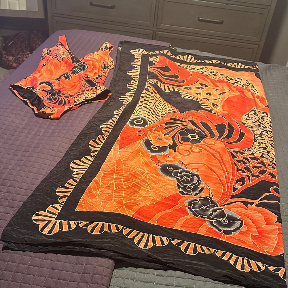 Gottex Orange and Black Floral Swimsuit with matching silk Coverup. - Picture 3 of 5